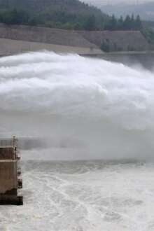 Barragem a libertar água